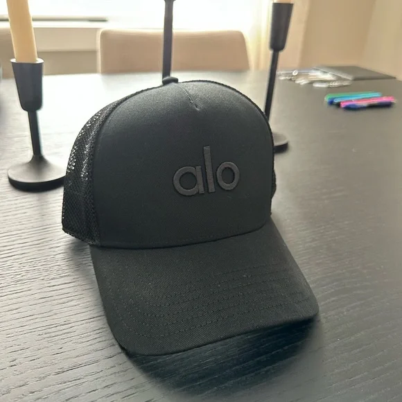 ALO Yoga Black Mesh Cap - Picture 2 of 3